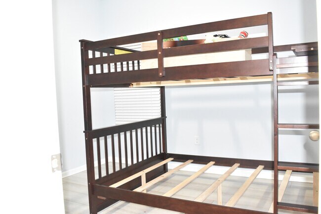 Building Photo - 572 Windermere Way