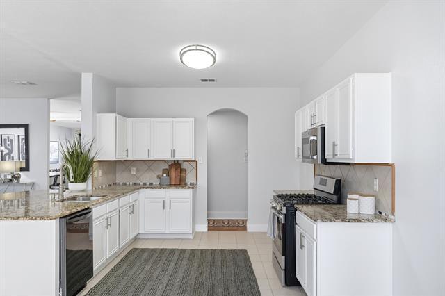 Building Photo - 529 Roundrock Ln