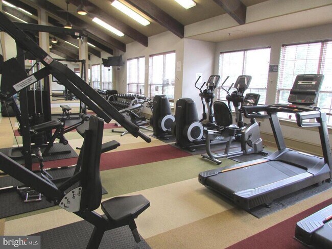 Building Photo - 12945 Centre Park Cir