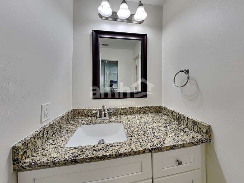 Building Photo - 6434 Tea Tree Dr