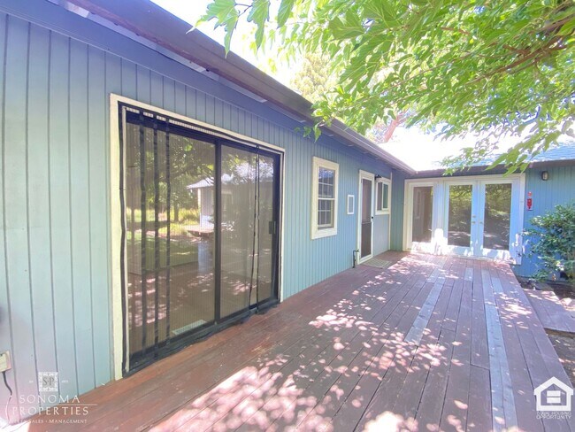 Building Photo - Inviting 3BD/2BA Home in Glen Ellen