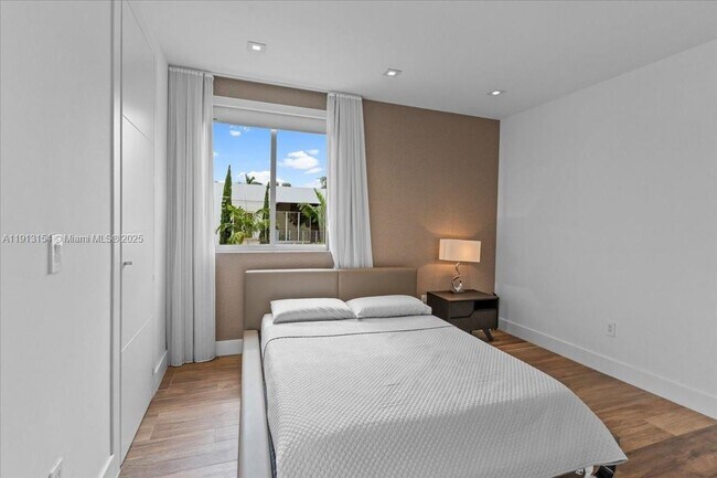 Building Photo - 7440 NW 100th Ct