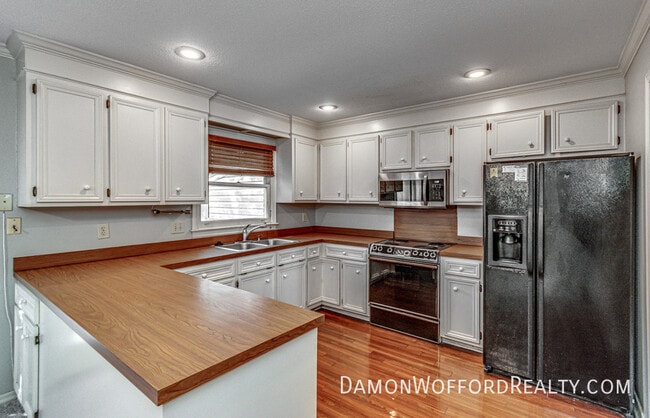Building Photo - 1435 Roxbury Ct