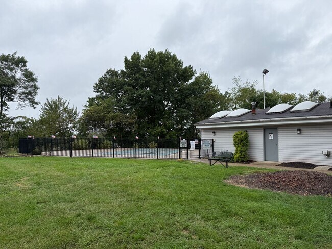 Building Photo - 595 Calais Dr