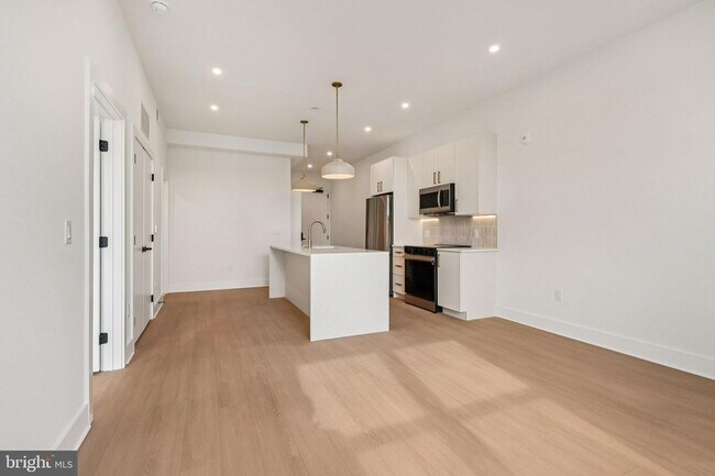 Building Photo - 30 W Allens Ln