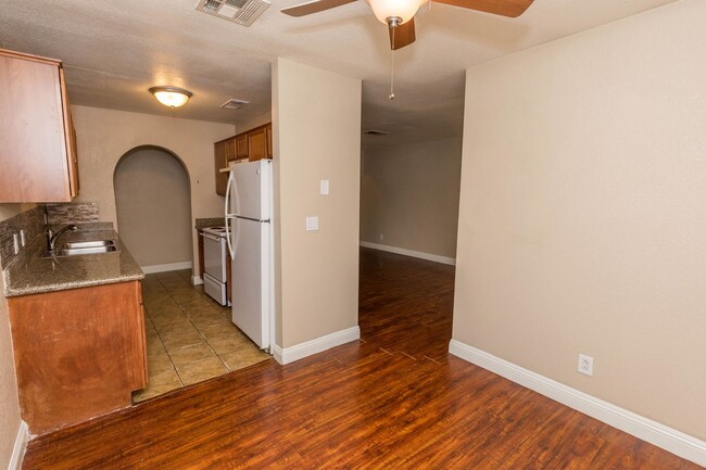 Building Photo - Lovely 2 Bedroom Condo Now Available!