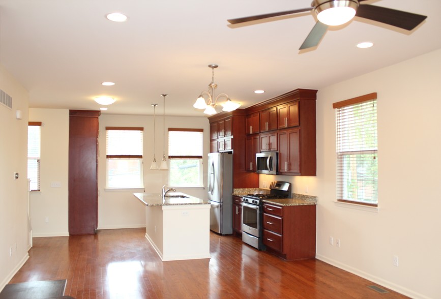 Kitchen - 3088 Kilmer Dr