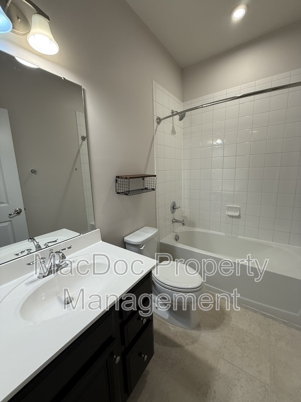 Building Photo - 505 Rolling Valley Dr