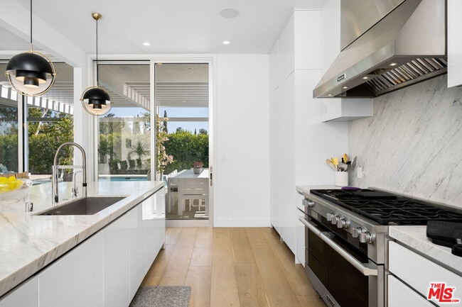 Building Photo - 9260 Cordell Dr