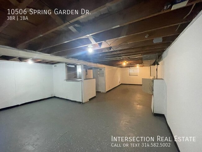 Building Photo - 10506 Spring Garden Dr