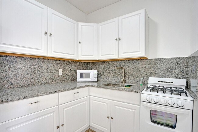 Building Photo - 1656 Polk St