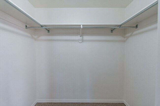 Building Photo - Pending/ Rented - Move-In Ready 2-Bed Tucs...