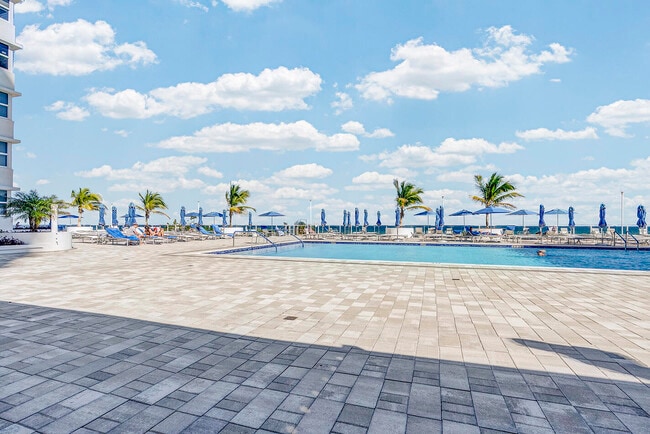 Building Photo - 1904 S Ocean Dr