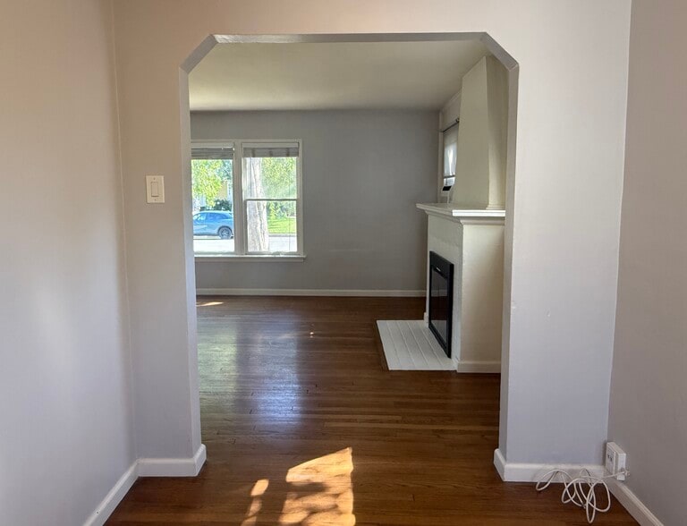 Building Photo - 11527 Albers St