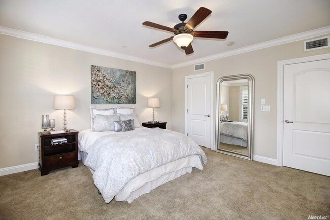 Building Photo - Absolutely Stunning Home in Fabulous Pavil...