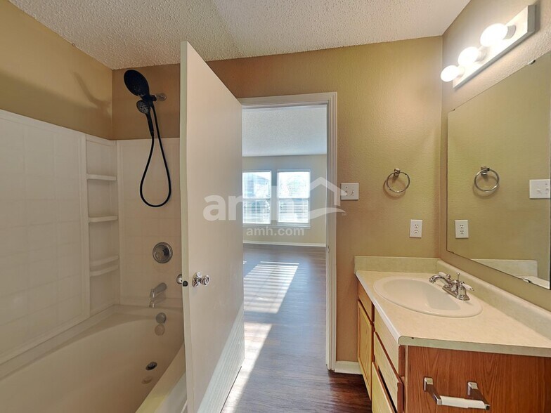 Building Photo - 14397 Cuppola Dr