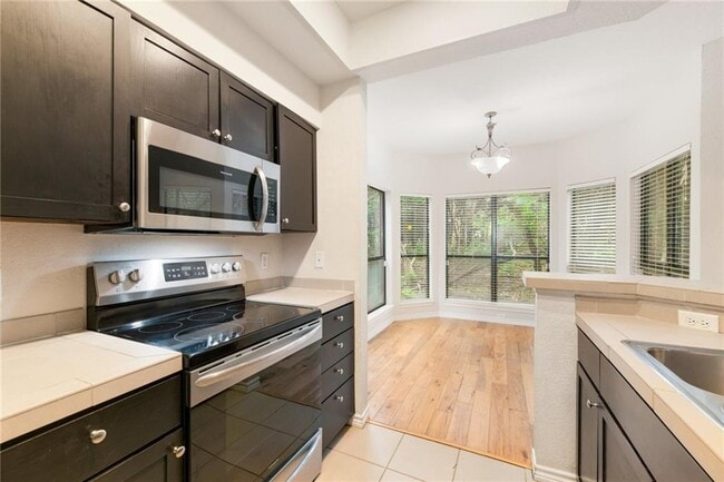 Building Photo - 4711 Spicewood Springs Rd