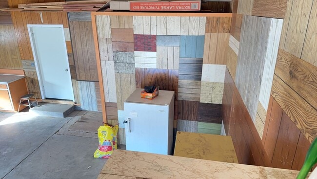 Building Photo - Spacious, four-bedroom, two-bathroom, coun...