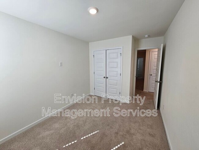 Building Photo - 611 Dairy Dr