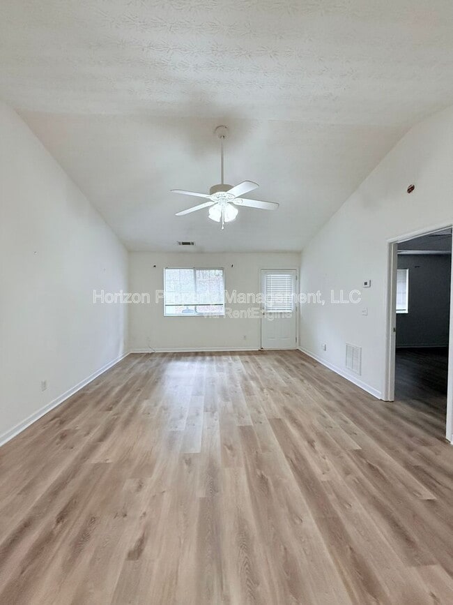 Building Photo - 3975 Hidden Hollow Dr