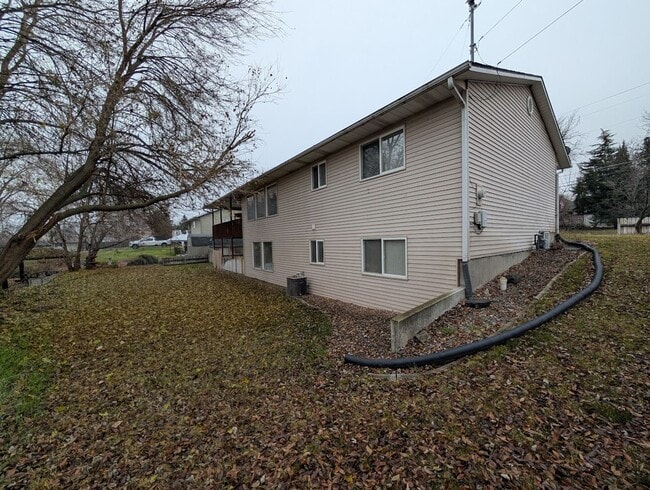 Building Photo - Gorgeous large Clarkston Heights duplex