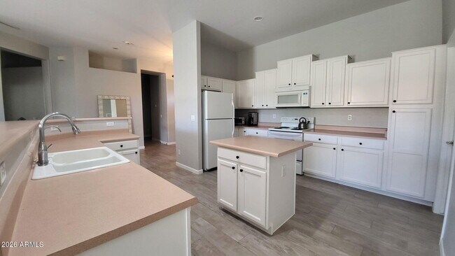 Building Photo - 453 W Larona Ln