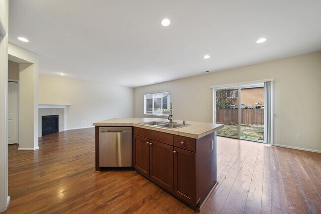 Building Photo - 3119 Harrier St NE