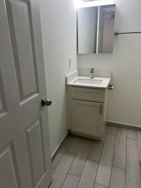Building Photo - 407 S Lakeside Dr