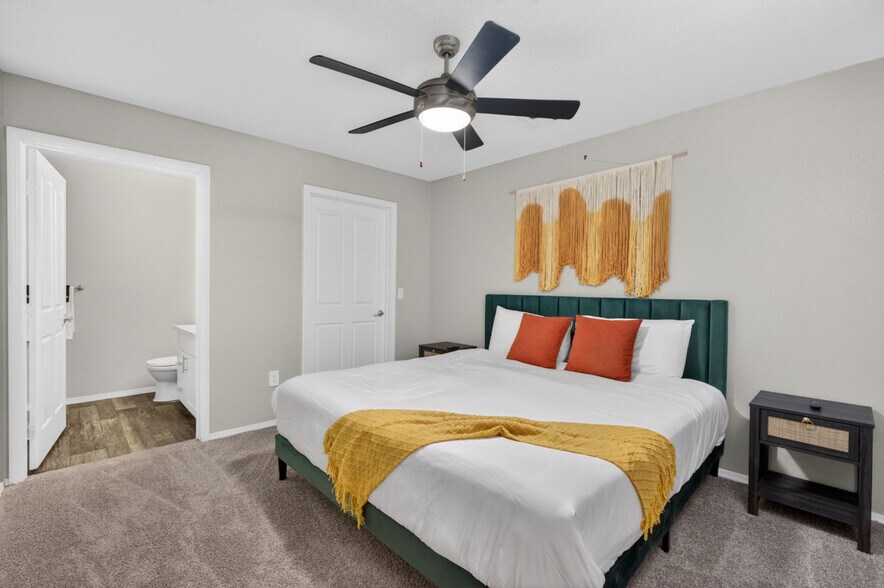 Building Photo - 15164 N 140th Dr