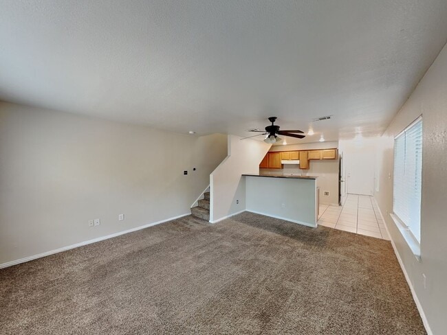 Building Photo - FREE MONTHS RENT WITH MOVE IN BEFORE END O...