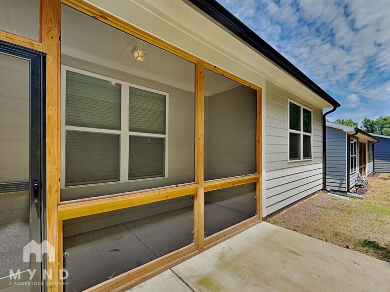 Building Photo - 683 Riverwood Pass