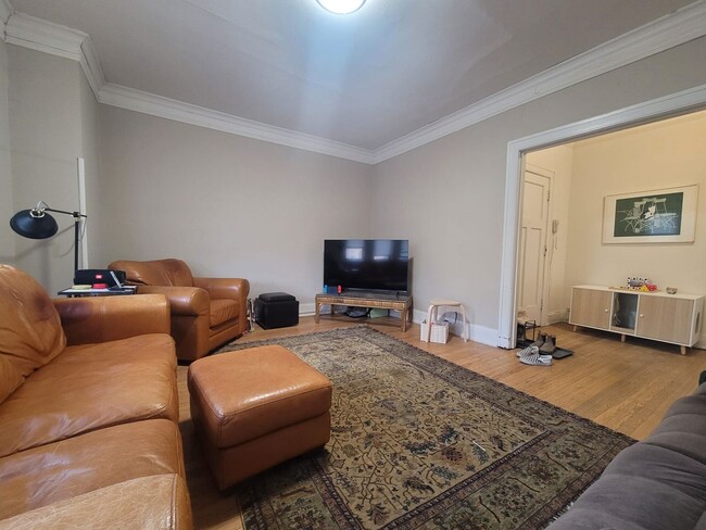 Interior Photo - 2523-29 Webster