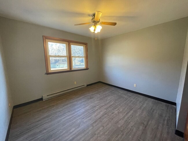 Building Photo - Beautiful newly remodeled single family ho...