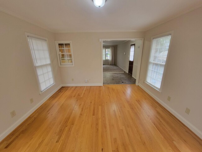 Building Photo - For Rent: Charming 2-Bedroom Brick Home in...