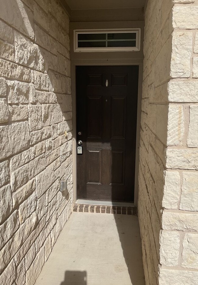 Building Photo - Available Now-Townhome