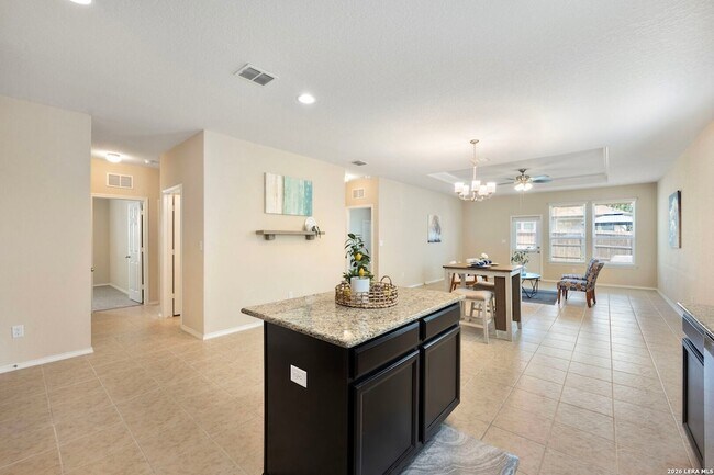 Building Photo - 8722 Buggy Ln