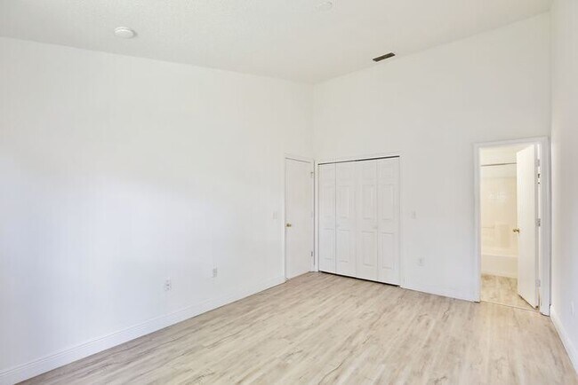 Building Photo - Beautiful 3/2 Home Recently Remodeled with...