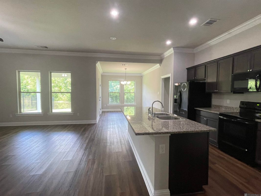 Building Photo - 1303 Hickory Creek Dr
