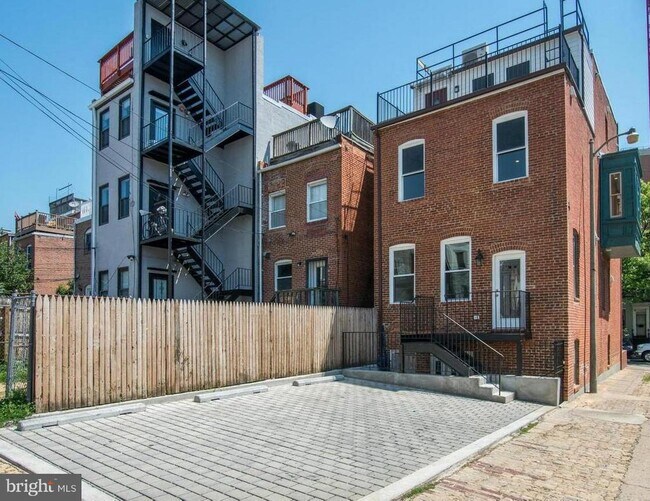 Building Photo - 1102 5th St NW