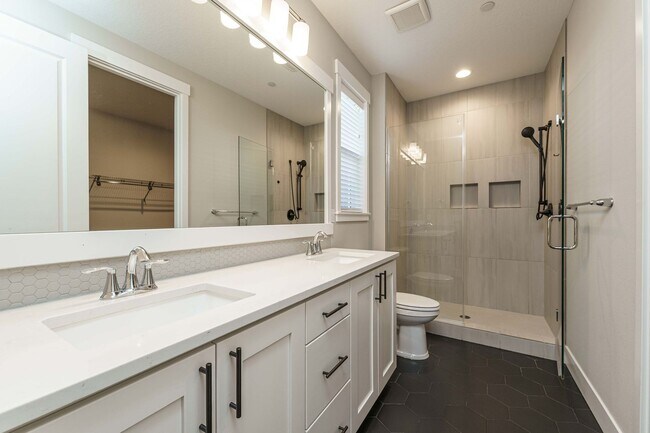 Building Photo - 8989 N Kale Cir