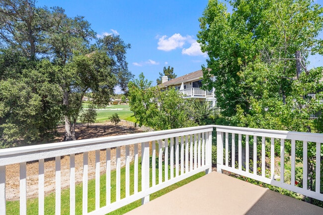 Building Photo - 31 Oak Knolls