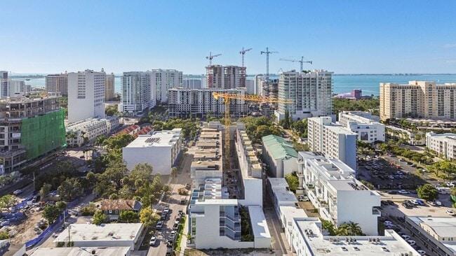 Building Photo - 1343 4th St