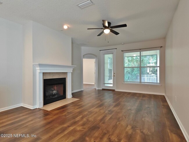 Building Photo - 268 Silver Glen Ave