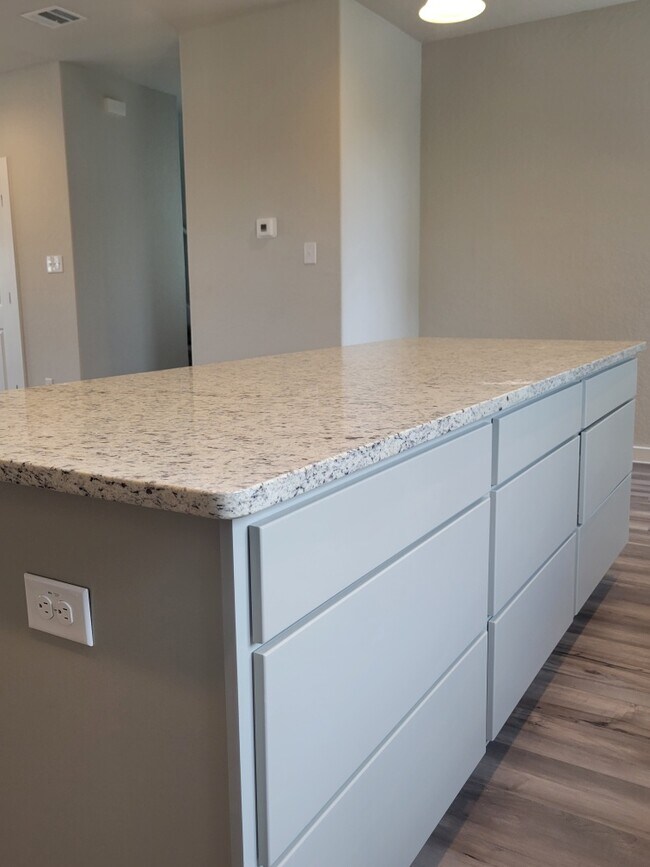 Kitchen Island - 1010 Chulie Dr