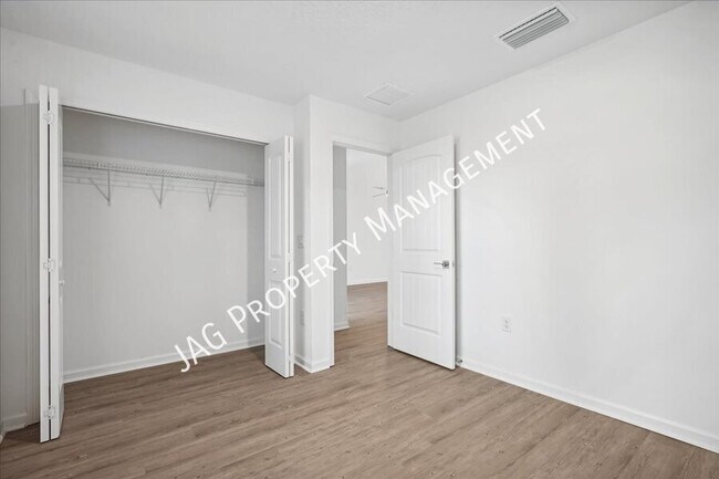 Building Photo - 1191 Valencia St SE