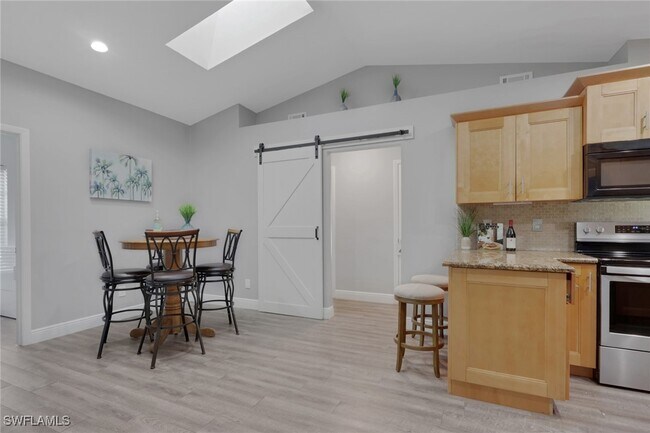 Building Photo - 1324 SW 1st Ave