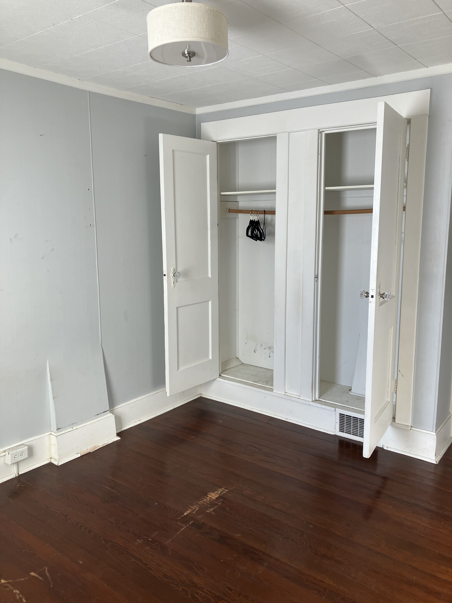 Building Photo - 5 Pine St