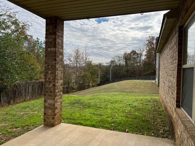 Building Photo - 15229 Skyline Dr