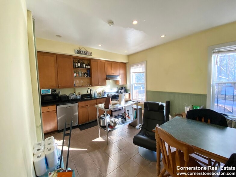 Building Photo - 31 Worthington St