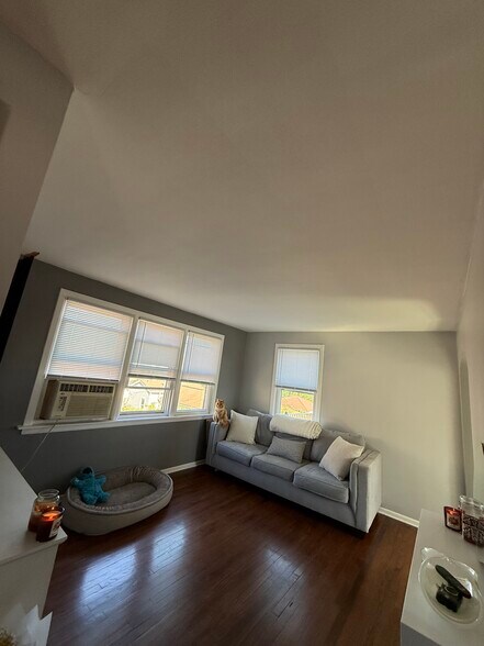 Building Photo - 1325 Clarence Ave